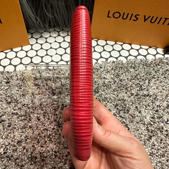 Louis Vuitton red Epi Men’s Wallet. - Picture 4 of 12